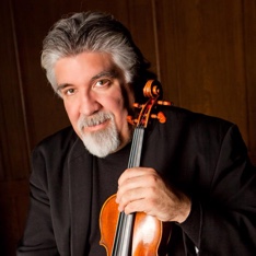 Portrait of violinist Andrés Cárdenes
