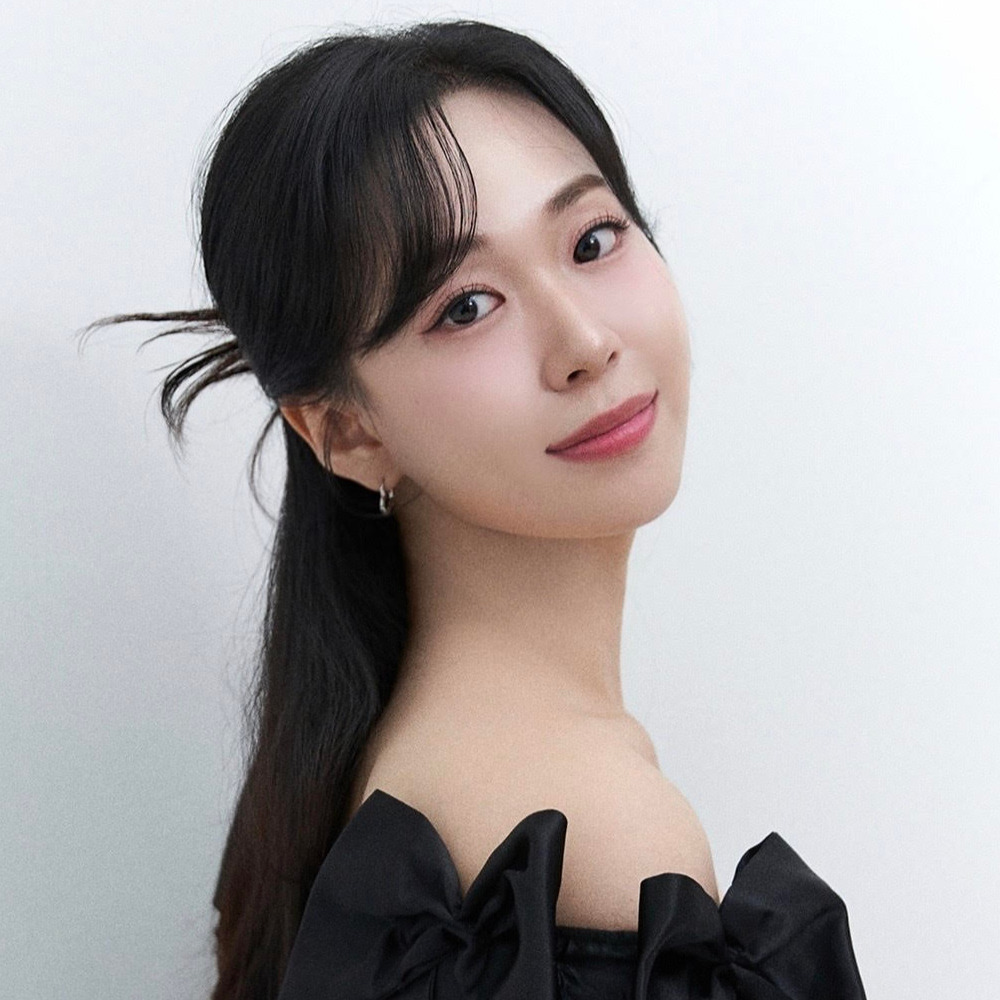 Portrait of soprano Luna Seongeun Park