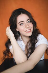 Portrait photograph of pianist Alice Burla