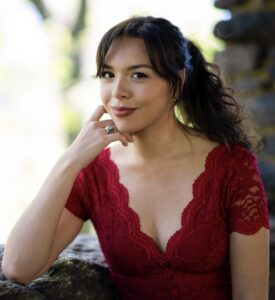 Portrait of mezzo-soprano Kayla Viviana